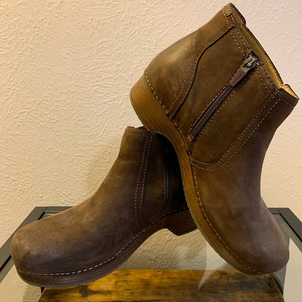 Dansko Barbara brown suede nubuck booties size 39. Worn <5 times.